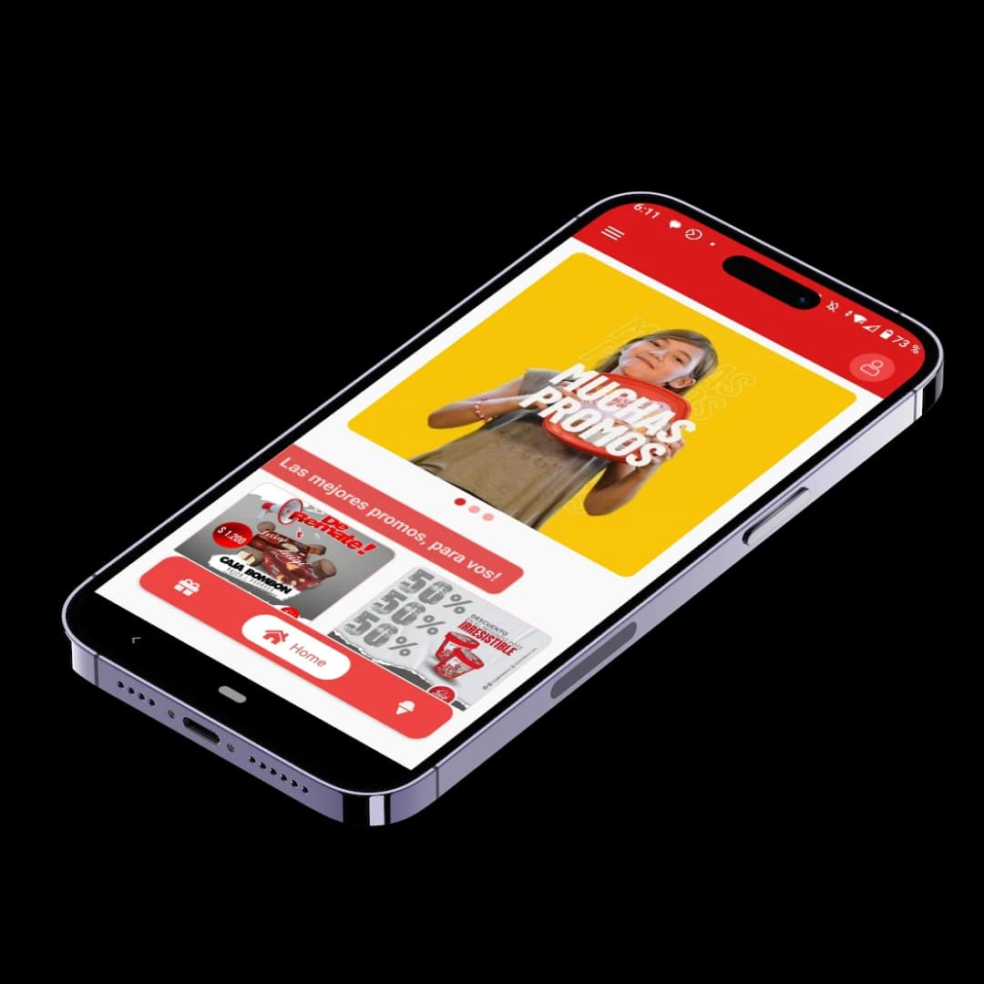 La app del Club Luigi mostrando las promos en el celular.